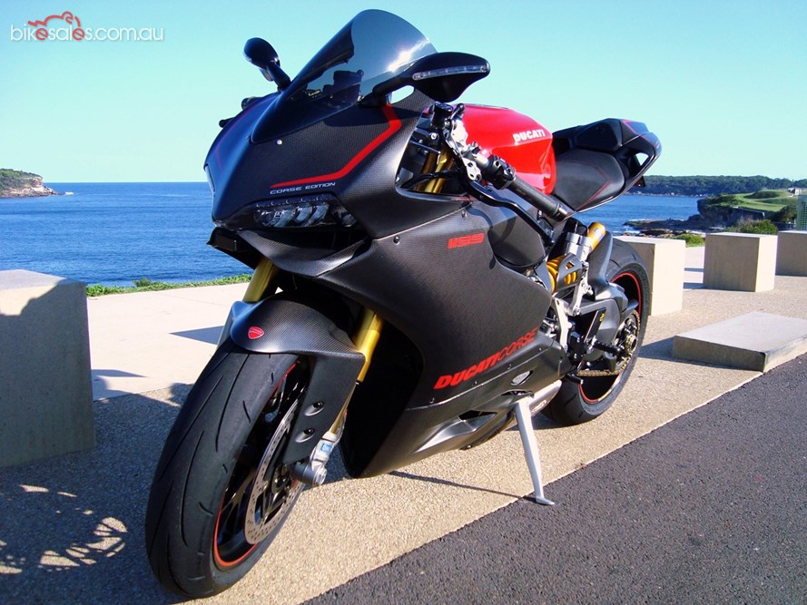 Ducati Panagale 1199 with carbon panels